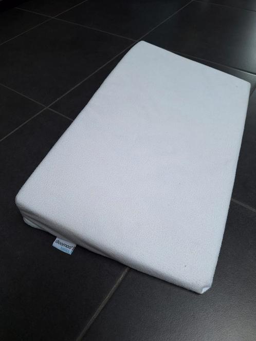 Doomoo basics hellend kussen 10 large, Kinderen en Baby's, Kinderkamer | Beddengoed, Zo goed als nieuw, Kussen, Ophalen