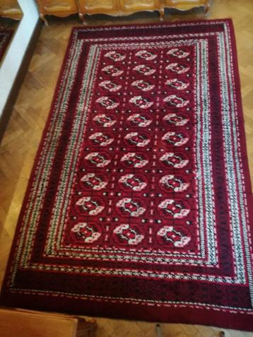 Beau tapis rouge en laine de Smyrne