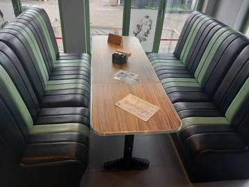 Echte Diner banken in goede staat incl. tafels. Zwart/groen beschikbaar voor biedingen