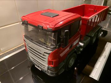 Bruder Scania met container schaal 1:16