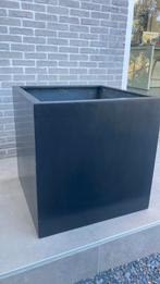Zwarte fiberstone pot van 70x70x70cm met lichte schade, Ophalen, Zo goed als nieuw