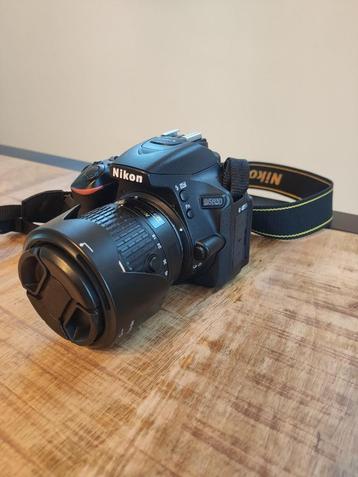 Boîtier Nikon D5600 + AF-P 18-55 mm VR DX