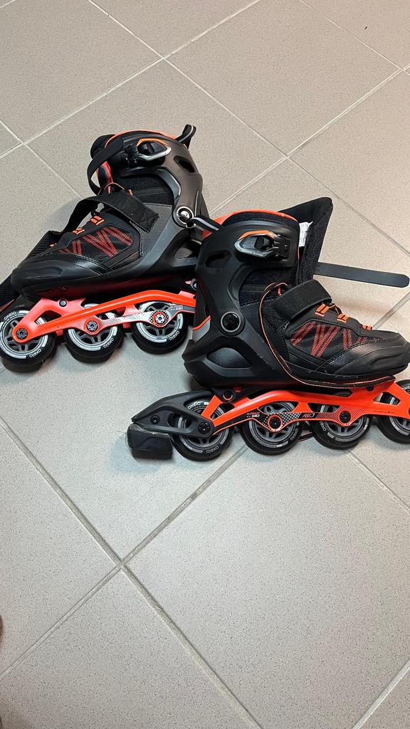 Patins à roues alignées Oxelo (taille 42), Sports & Fitness, Rollers 4 roues en ligne, Réglable, Comme neuf, Enlèvement