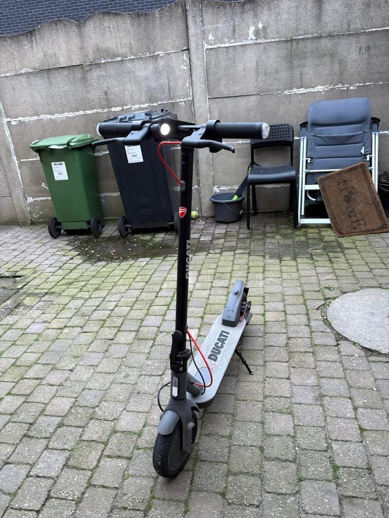Electrische step ducati, Fietsen en Brommers, Steps, Ophalen, Zo goed als nieuw