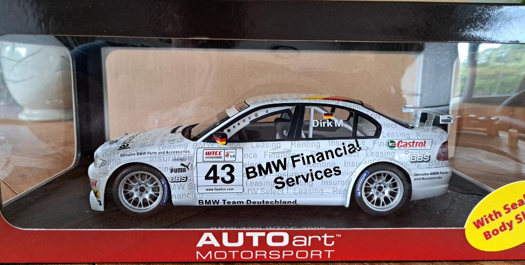 BMW 320i WTCC 2005 #43 Dirk Muller Autoart, Hobby en Vrije tijd, Modelauto's | 1:18, Nieuw, Auto, Autoart, Ophalen of Verzenden