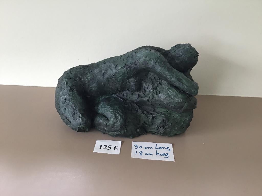 belle image : « femme endormie sur un rocher », Enlèvement ou Envoi, Statue, Femme