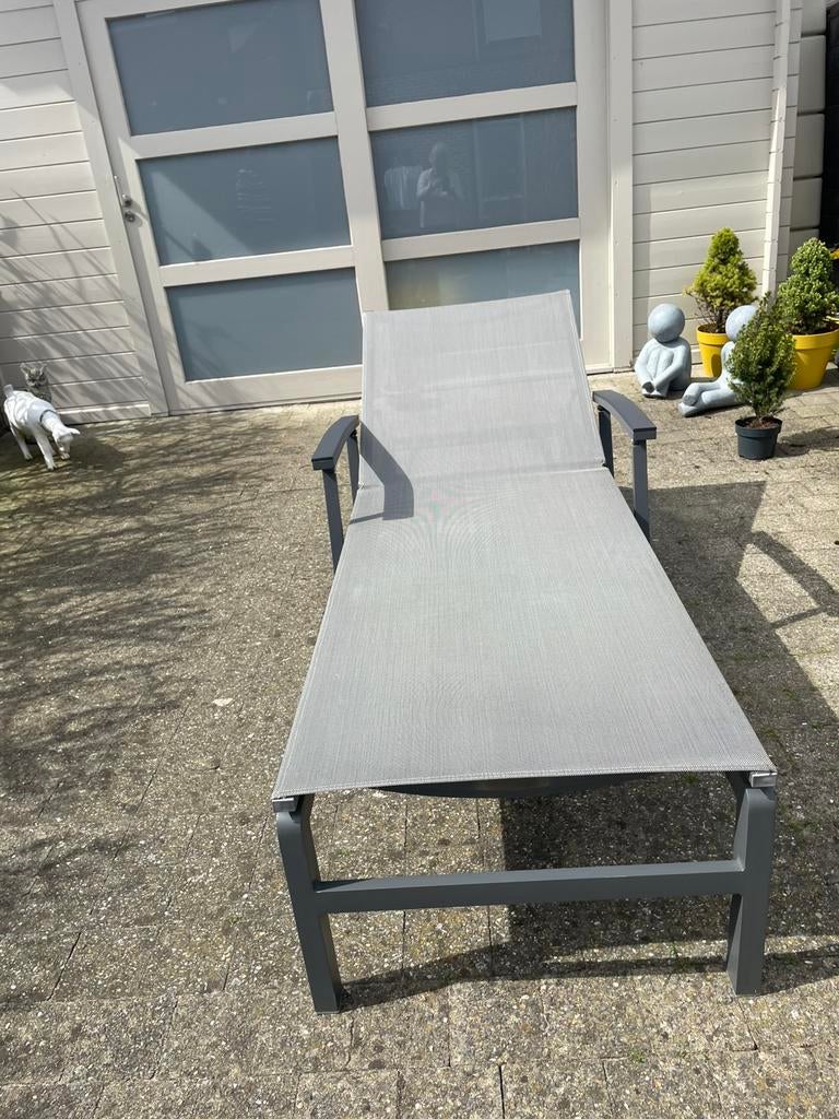 Verstelbaar Ligbed met kussen, Ophalen, Gebruikt, Verstelbaar