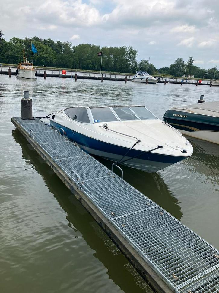 TE KOOP: Bayliner Capri 1850, Watersport en Boten, Speedboten, Gebruikt, 3 tot 6 meter, Benzine, 200 pk of meer, Polyester, Binnenboordmotor