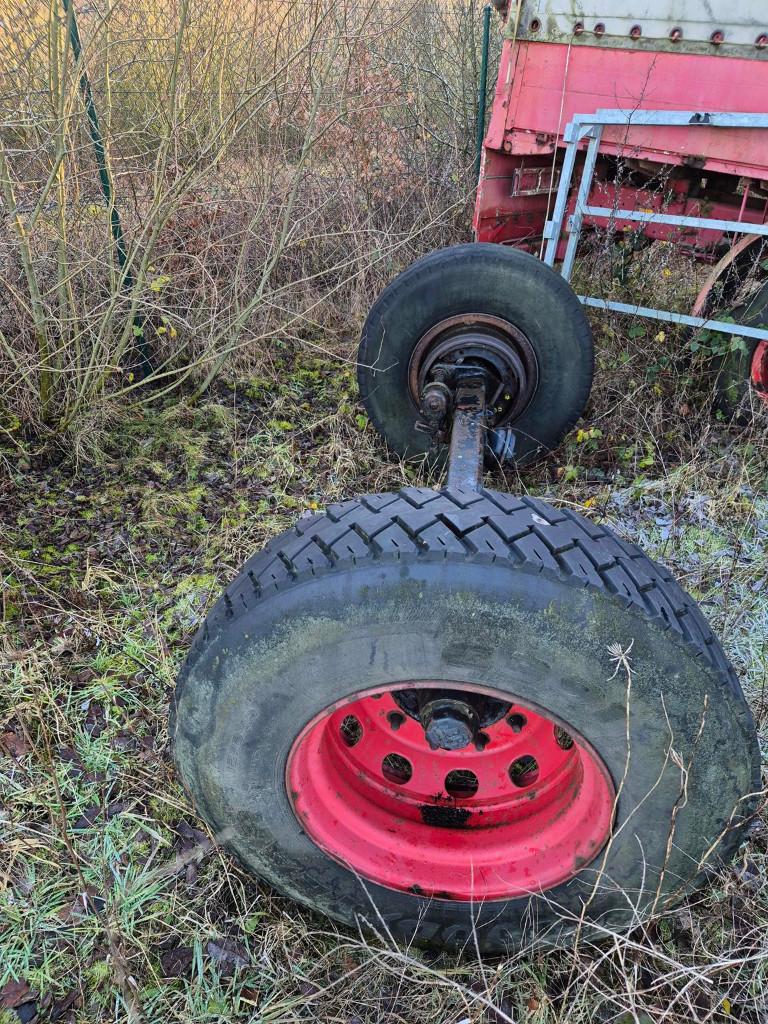 Essieu 10 trous avec roues, Ophalen, Gebruikt