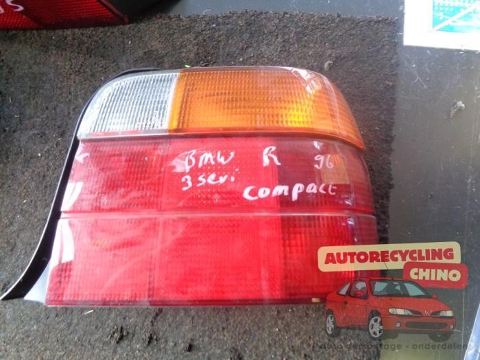Feu arrière droit d'un BMW 3-Serie, Autos : Pièces & Accessoires, Éclairage, BMW, Utilisé, 3 mois de garantie, Enlèvement ou Envoi