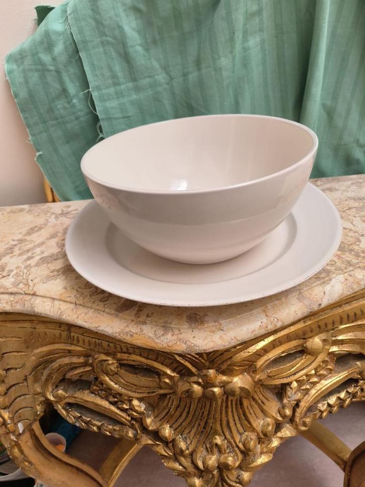 Grote beige stenen kom + bijhorend onderbord, Antiquités & Art, Antiquités | Services (vaisselle) pièces, Enlèvement