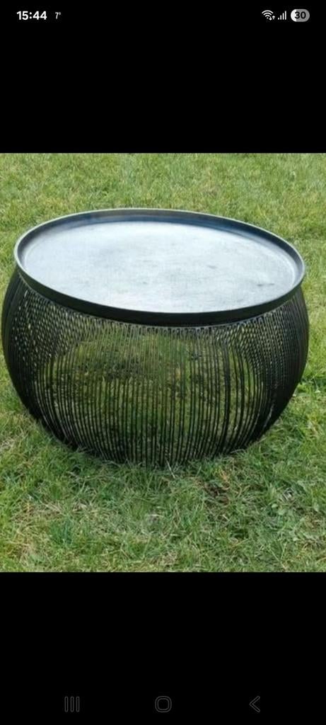 Zwart metaal tafeltje, Enlèvement, Métal