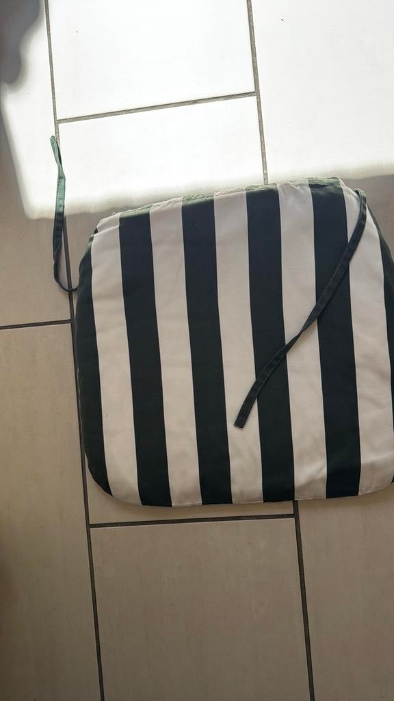 8 coussins pour chaises de jardin, Enlèvement, Utilisé