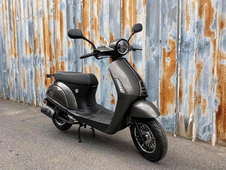 Trottinette Fly Retro - Classe A ou B ! | Meilleure offre !, Vélos & Vélomoteurs, Scooters | Piaggio, Neuf, Fly, Essence, Enlèvement ou Envoi