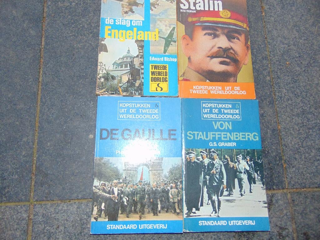 Boekjes kopstukken uit WO2, Ophalen of Verzenden, Gelezen