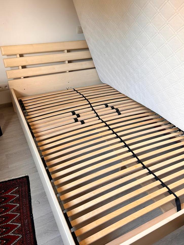 Groot bed, bureau, ladekast op wieltjes, Huis en Inrichting, Slaapkamer | Matrassen en Bedbodems, Zo goed als nieuw, Matras, 140 cm