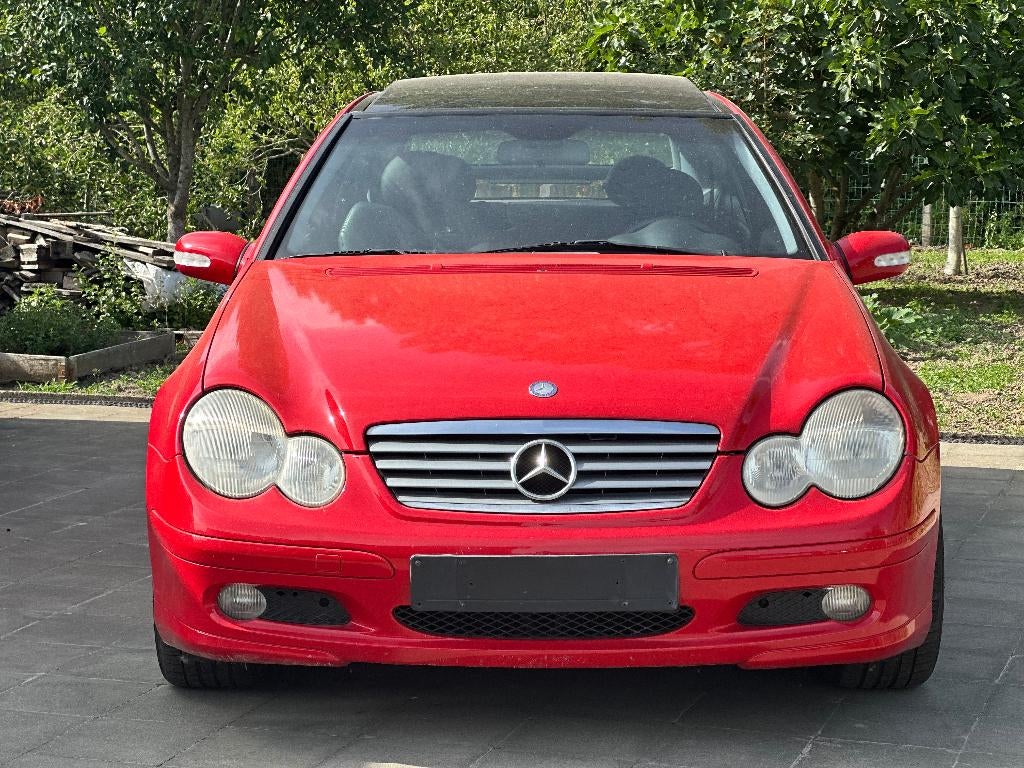 Mercedes-Benz C230 Kompressor 2002, Autos, Mercedes-Benz, Entreprise, Boîte manuelle, Noir, https://public.car-pass.be/vhr/aebf3d78-50fa-4329-8949-7de1330c3e07