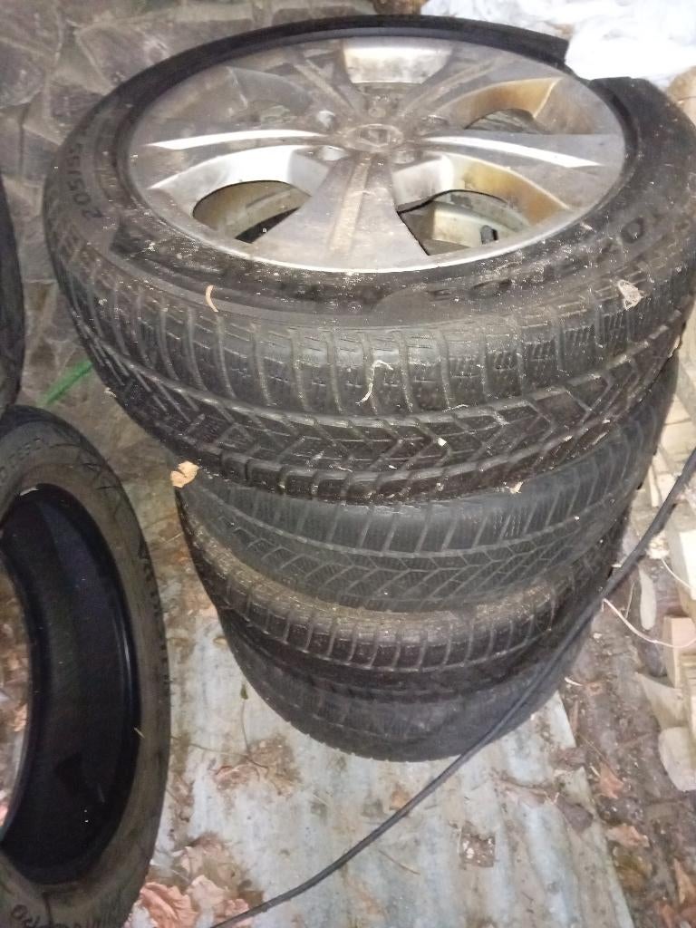 4 Pneus Pirelli 205 55 17 + jantes Renault 5x114, Pneus hiver, Véhicule de tourisme, 205 mm, Enlèvement