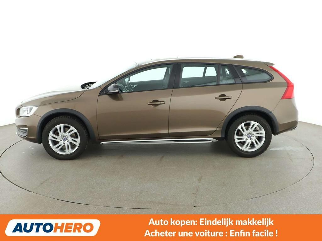 Volvo V60 Cross Country 2.0 D3 Momentum, Cuir, Achat, 110 kW, 1712 kg