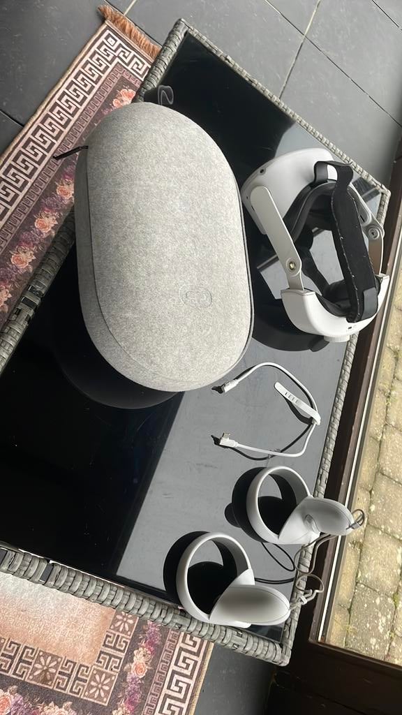 Meta Quest 2 + vr doos + headstrap + ingebouwde lader, Ophalen, Zo goed als nieuw