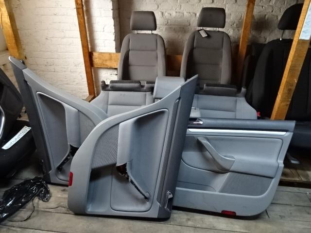 INTERIEUR COMPLET Volkswagen Golf V (1K1) (1K4881105GD), Volkswagen, Mevr. I. Hauben, Utilisé, Rue de l'Espoir 34 34
4030  GRIVEGNÉE, BE