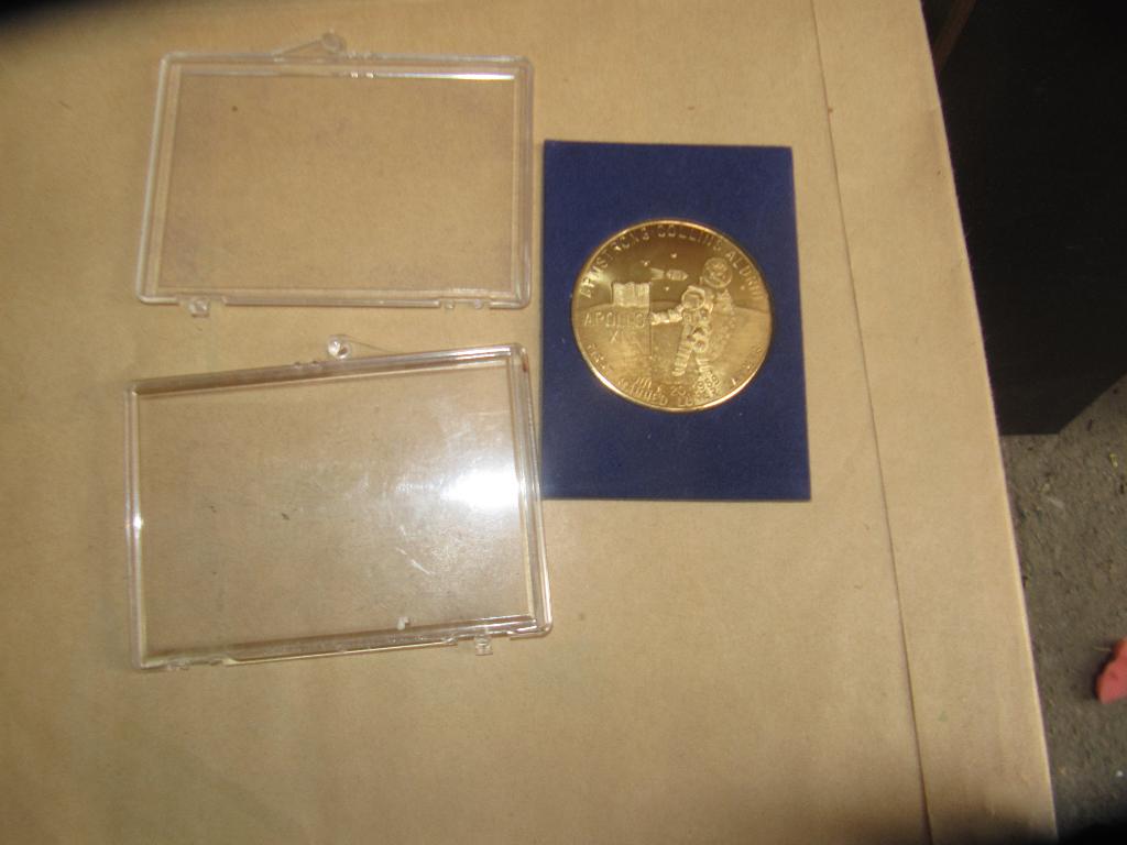 medaille - eerste man op de maan, Collections, Objets militaires | Général, Envoi