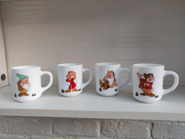 Lot de 4 MUGS Arcopal Disney Dwarves NEUFS, Maison & Meubles, Cuisine | Vaisselle, Neuf, Tasse(s) et/ou soucoupe(s), Enlèvement