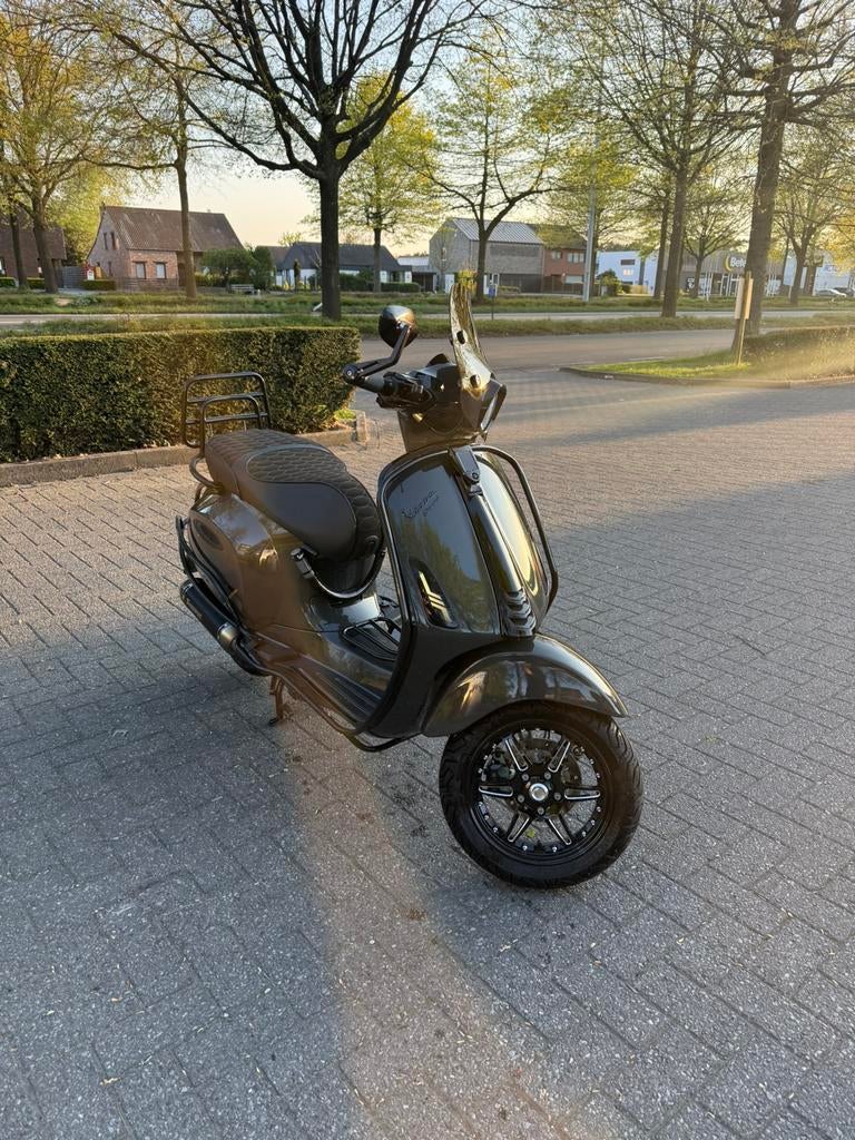 Vespa Sprint 125cc A1 – Full Option & Unieke Custom Build, Fietsen en Brommers, Ophalen, Zo goed als nieuw