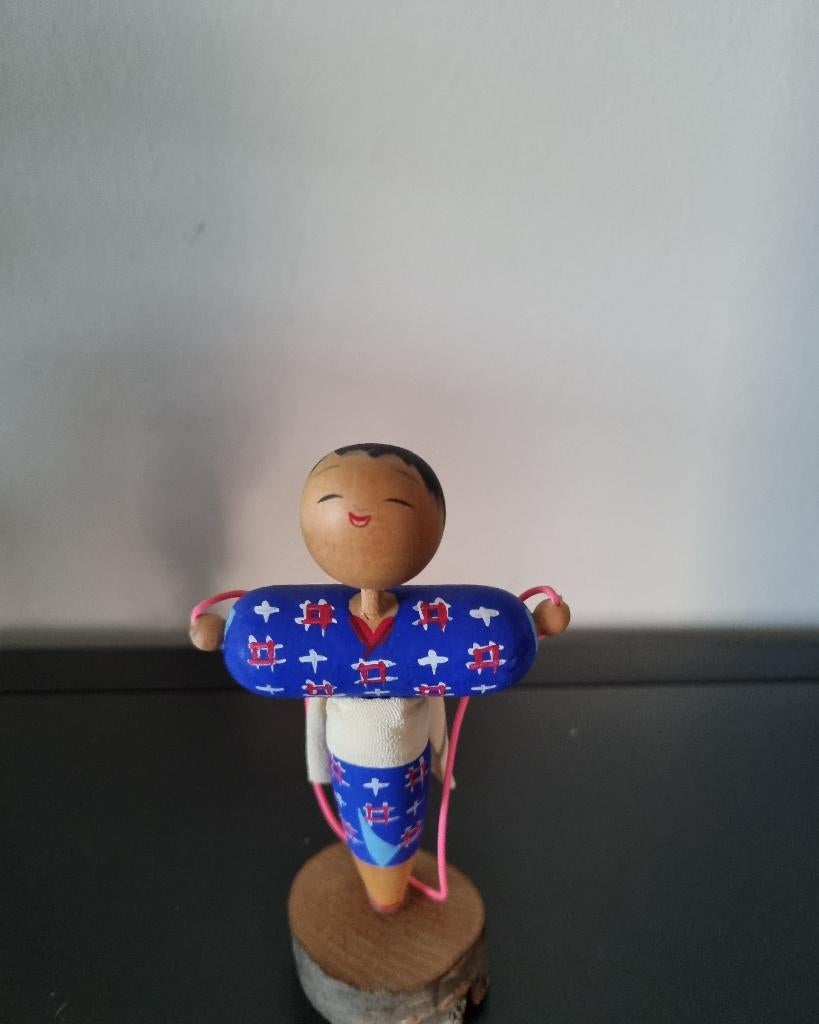 Vrolijke Kokeshi met springtouw, Verzenden