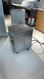 Ijsblokjesmachine, Ophalen