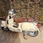 Vespa GTV250 avec GPS, sac, veste, 3 casques et réservoir pl, Enlèvement