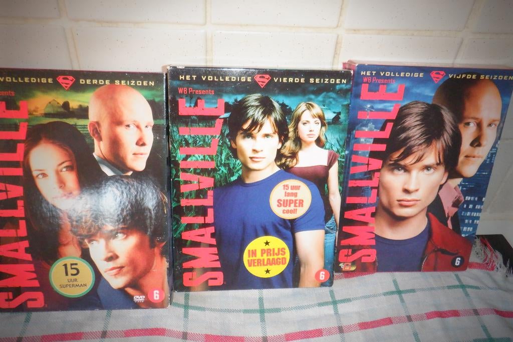 DVD Seizoen 3/4en5 Van Smallville Volledig(18 DVD'S), CD & DVD, DVD | TV & Séries télévisées, À partir de 6 ans, Coffret, Comme neuf