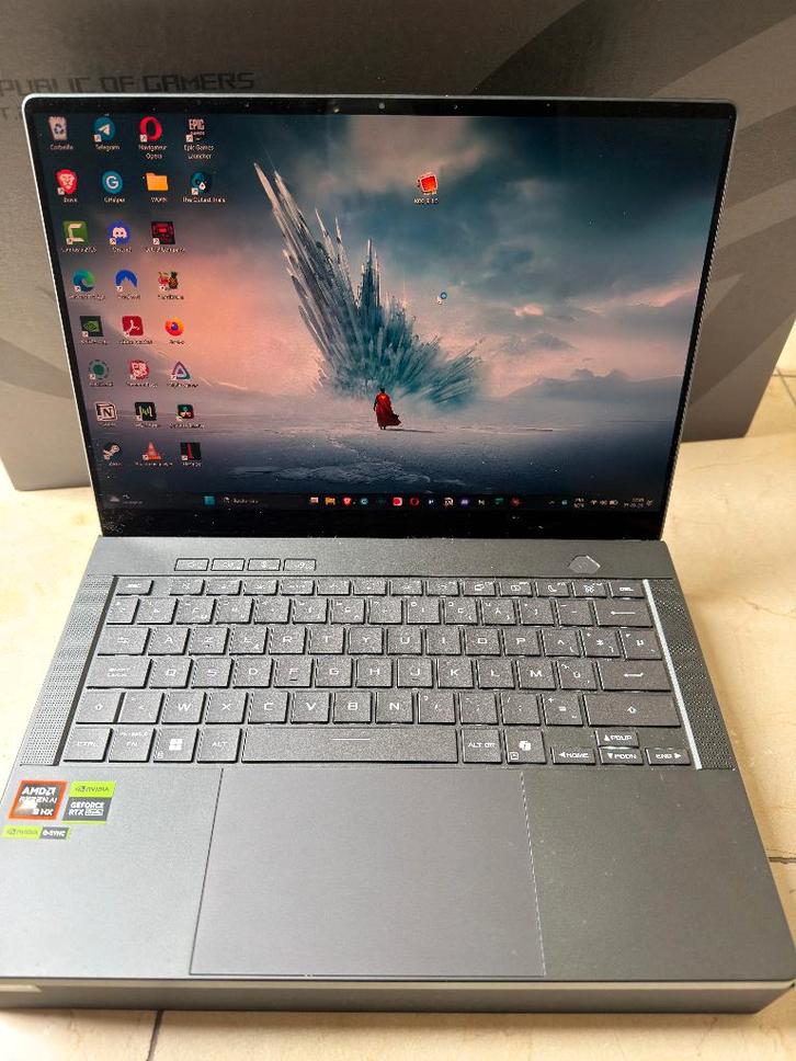 Asus ROG Zephyrus G14 GA403W (Version 2025), Informatique & Logiciels, Ordinateurs portables Windows, Comme neuf, 14 pouces, SSD