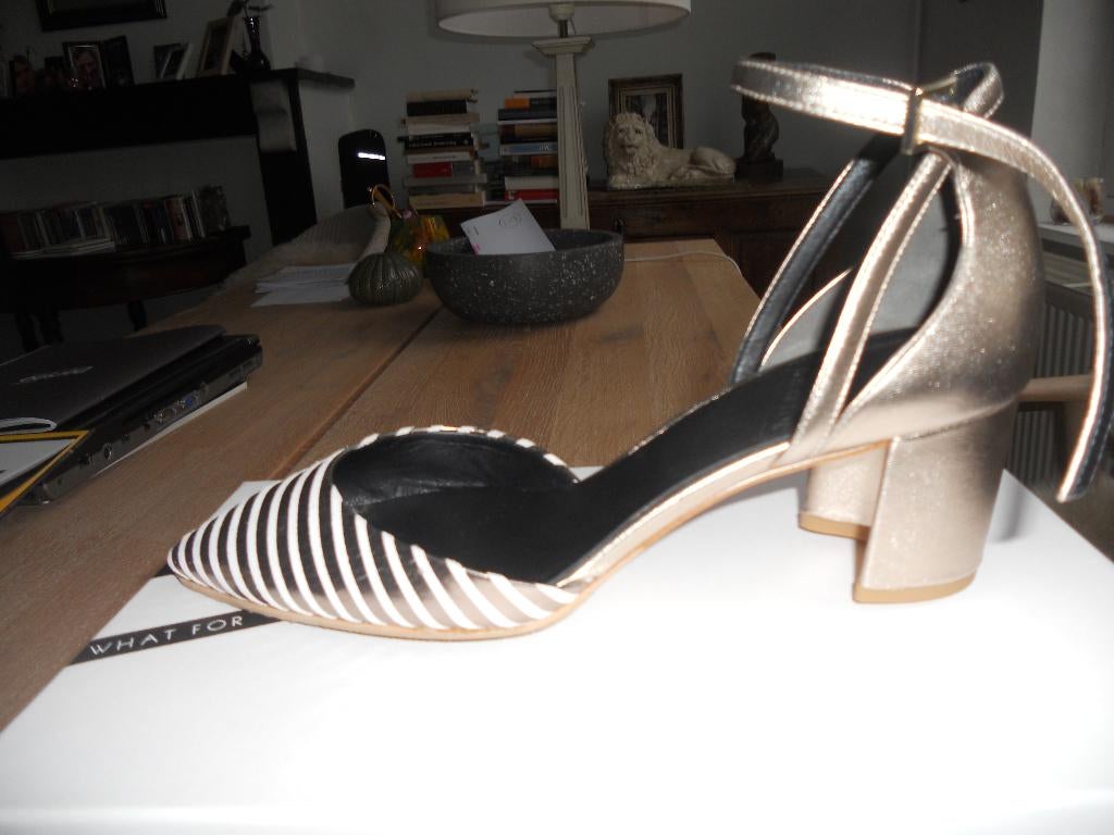 DES ESCARPINS À LA MODE POUR QUOI FAIRE ? taille 38, Vêtements | Femmes, Chaussures, Neuf, Enlèvement ou Envoi, Escarpins, Blanc