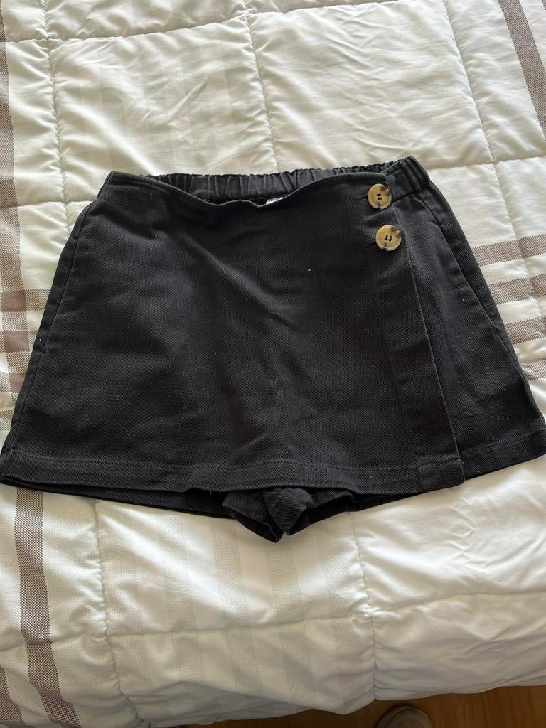 Short met rokje over 134/140, Enfants & Bébés, Vêtements enfant | Taille 134, Enlèvement ou Envoi, Comme neuf