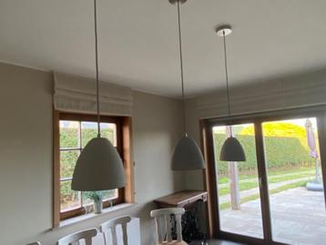 3 hanglampen in beton beschikbaar voor biedingen