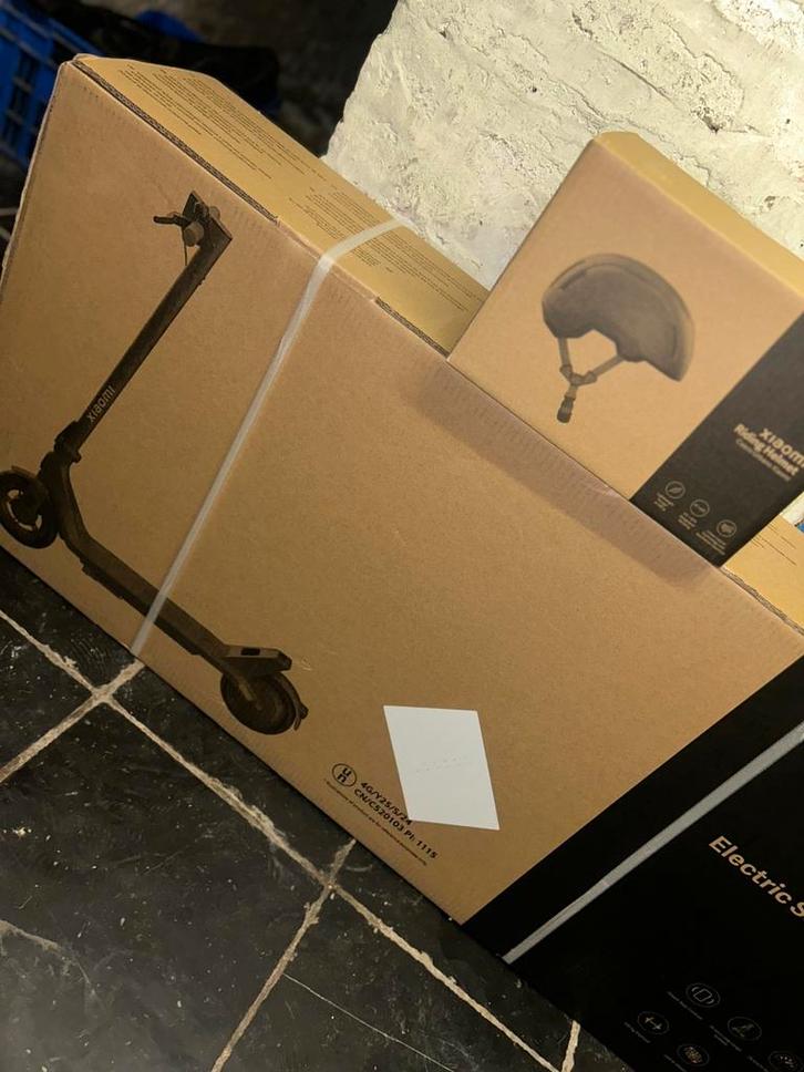Trottinette Xiaomi Electric Scooter + Casque Xiaomi – NEUF, Vélos & Vélomoteurs, Trottinettes, Comme neuf, Enlèvement ou Envoi