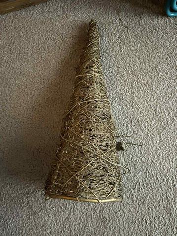 kerstboom riet 58cm hoog met licht beschikbaar voor biedingen