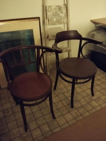 2 vintage stoelen  beschikbaar voor biedingen