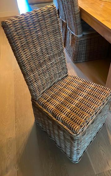 Rotan eetkamerstoel beschikbaar voor biedingen