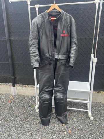 Zwart tweedelig lederen Ducati motorpak Dainese maat 54, Motoren, Ophalen, Dainese, Tweedehands, Heren