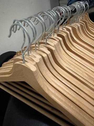 Cintre à vêtements naturel, Enlèvement, Comme neuf, Bois, Enfants et Adultes