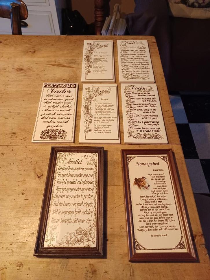 MOSA Tegeltjes met spreuk aan 4 euro per stuk, Antiquités & Art, Antiquités | Céramique & Poterie, Enlèvement ou Envoi