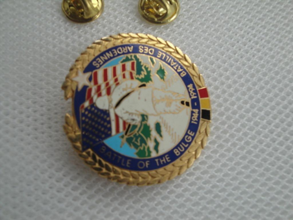 Pin Battle of the Bugle 1944-1994 anniversaire 50, Collections, Enlèvement ou Envoi, Comme neuf