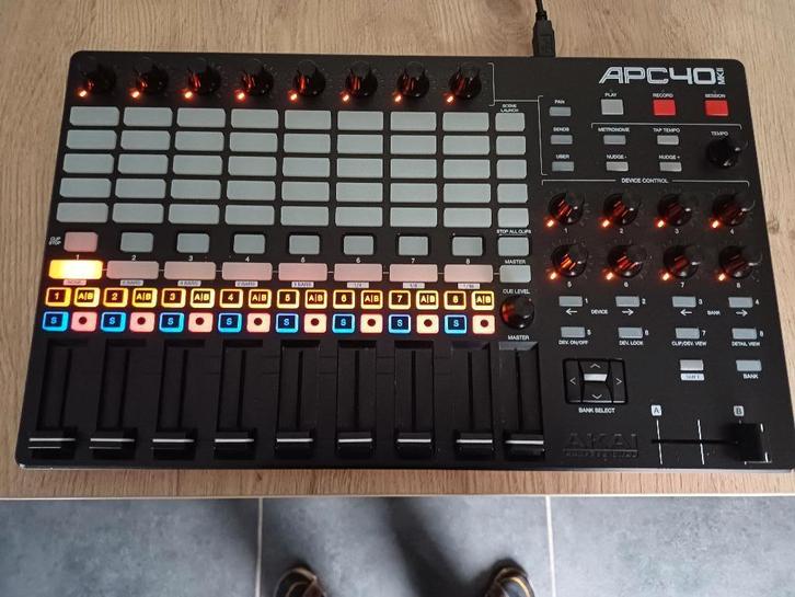 AKAI APC 40, Muziek en Instrumenten, Midi-apparatuur, Zo goed als nieuw, Ophalen