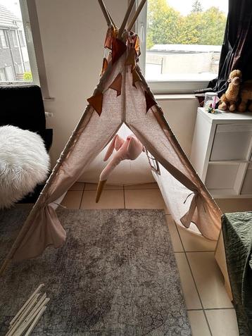 Tipi tent beschikbaar voor biedingen