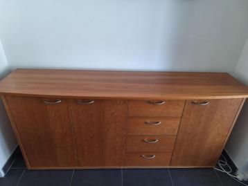 houten dressoir met 3 deuren en 4 lades beschikbaar voor biedingen