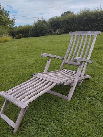 Chaise longue en teck beschikbaar voor biedingen