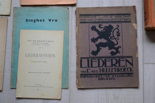 Liedboekje van soldaat + verschillende Vlaamse zangbundels, Livres, Guerre & Militaire, Enlèvement ou Envoi