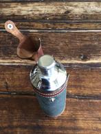 Drie zakflessen, Ophalen